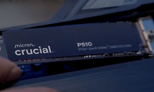 Installation du SSD Crucial P510 M.2 dans un slot PCIe d'un ordinateur portable