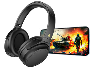 Casque audio Edifier WH700NB noir avec smartphone affichant un jeu vidéo d'action, illustrant le mode jeu à faible latence