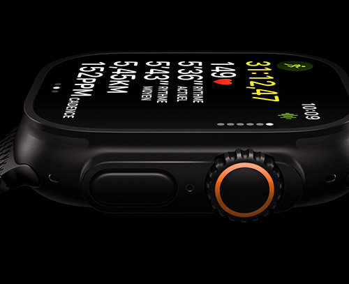 Écran de l'Apple Watch Ultra 3 affichant une interface de navigation avec boussole et coordonnées GPS