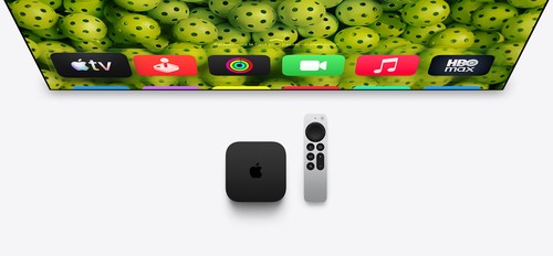 Apple TV 4K avec Siri Remote et interface tvOS sur grand écran
