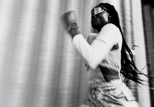 Coureur en mouvement avec Apple Watch Ultra 4, autonomie pour les journées actives