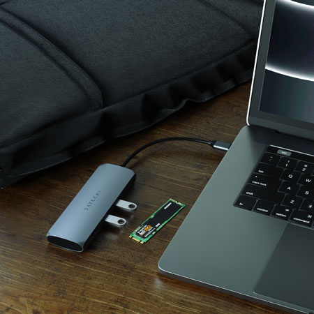 Hub USB Satechi HUB USB-C 4 EN 1 AVEC EMPLACEMENT POUR SSD GRIS sur