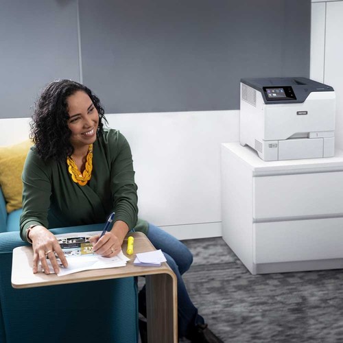Imprimante Xerox VersaLink C620 dans un espace de travail