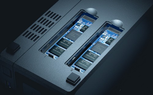 Emplacements SSD M.2 NVMe du Synology DS725+ pour cache haute vitesse