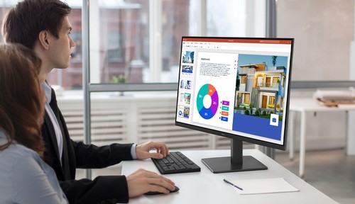 Écran Samsung S32GF affichant une présentation colorée partagée entre deux collègues
