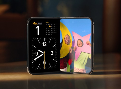 iPhone Duo posé en mode tente, horloge et cadre photo sur l'écran interne