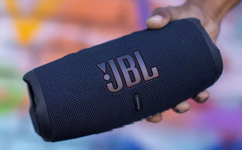Enceinte bluetooth JBL Charge 5 : Alimentation chargeur compatible