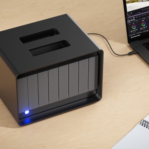 LaCie 8big Pro 5, gros plan des baies et connexion à un poste de montage