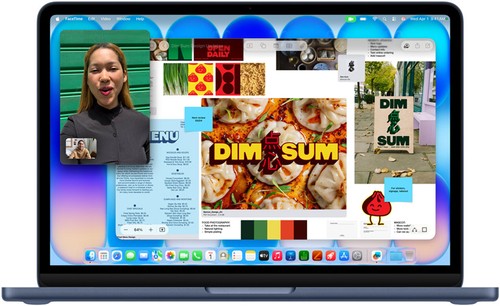 MacBook Neo indigo ouvert, écran affichant un appel FaceTime et un mood board créatif