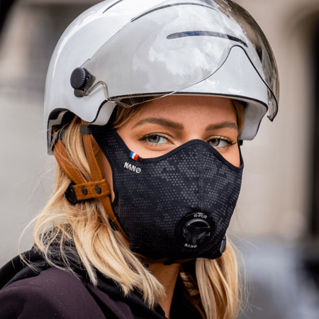 Des masques anti-pollution pour les motards