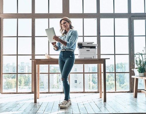 Xerox B235 dans un espace de travail à domicile