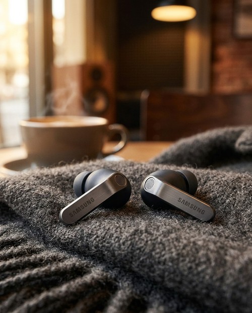 Galaxy Buds4 Pro sur tissu doux, ambiance bulle d'écoute confortable