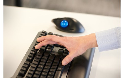 Souris sans fil Kensington Pro Fit Ergo - Bleue, Noire - Ergonomique