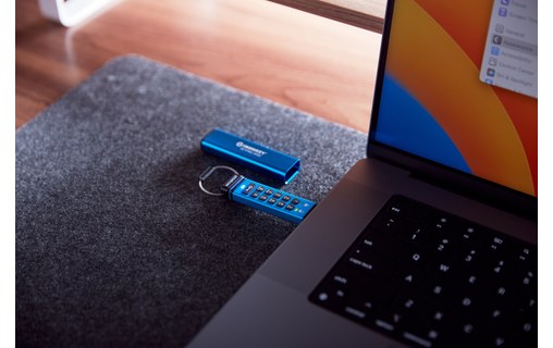 Clé USB-C Kingston IronKey Keypad 200C 256 Go - Bleu - USB 3.2