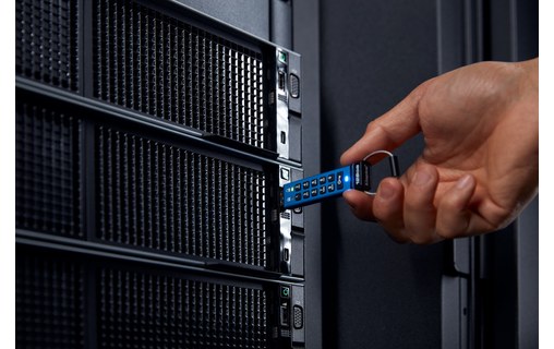 Clé USB-C Kingston IronKey Keypad 200C 128 Go - Bleu - USB 3.2
