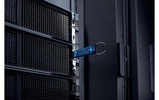 Clé USB-C Kingston IronKey Keypad 200C 128 Go - Bleu - USB 3.2