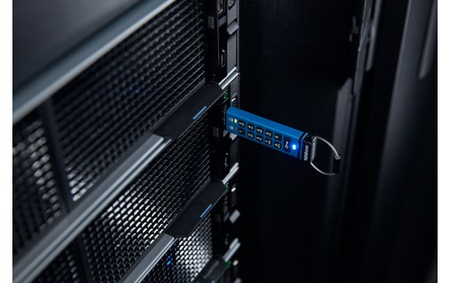 Clé USB-C Kingston IronKey Keypad 200C 128 Go - Bleu - USB 3.2