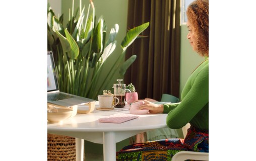 Souris sans fil Logitech Lift - Rose - Ergonomique, Verticale