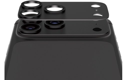Protection PanzerGlass Fender installée sur le bloc caméra d'un iPhone 18 Pro Max