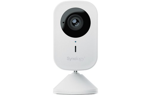 Vue de face de la caméra de surveillance Wi-Fi Synology CC400W blanche