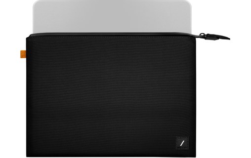 Housse Native Union noire avec MacBook 14 pouces