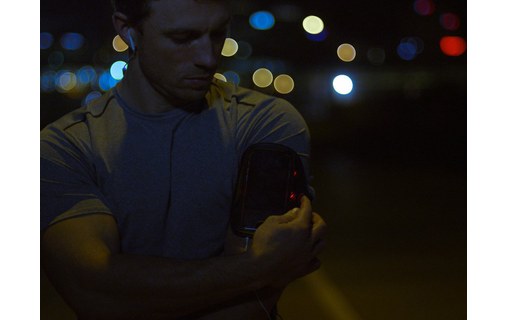 Griffin LightRunner - Brassard à LED pour iPhone / smartphone 4,7"